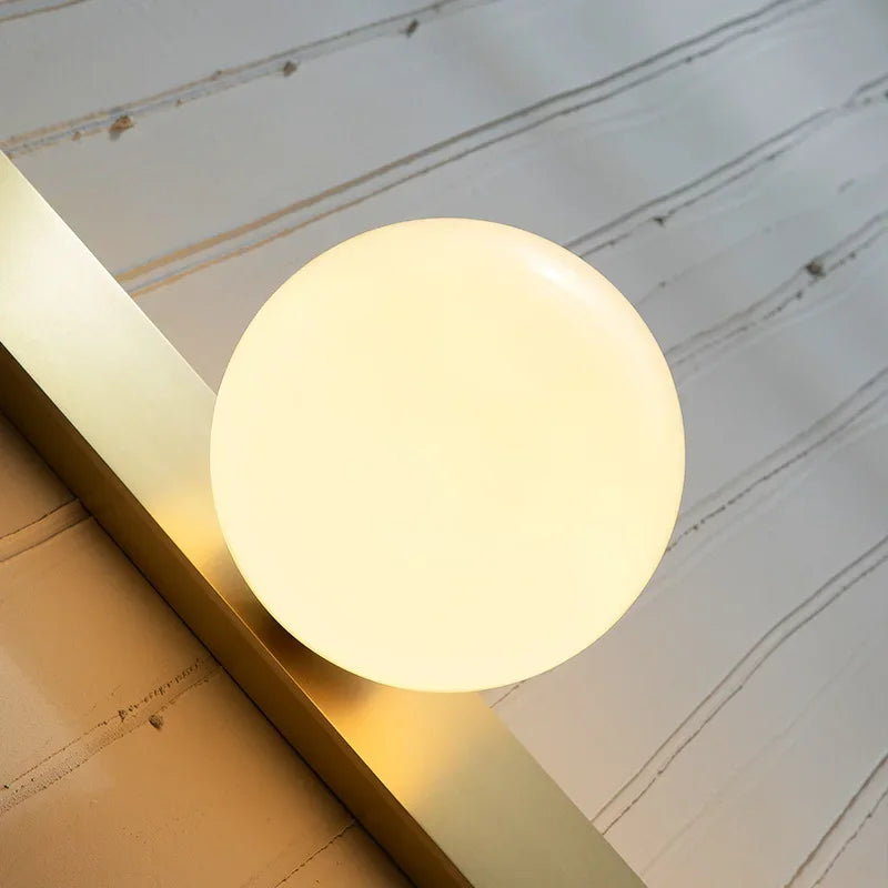 OpulentAura - Wandlamp met Gouden Glazen Bol
